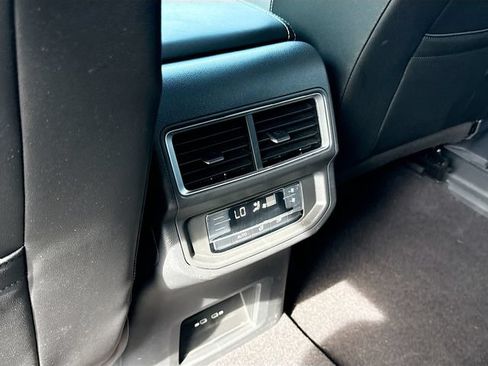 Used 2024 Volkswagen Atlas SE AWD/4WD image 30