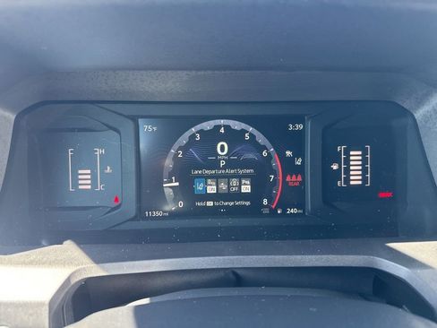 Certified 2025 Toyota Tacoma SR5 AWD/4WD image 8
