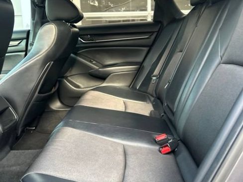 Used 2018 Honda Accord Sport image 10