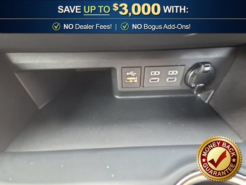 Used 2025 Toyota Highlander XLE AWD/4WD image 28