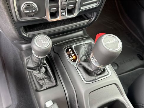 New 2026 Jeep Gladiator Sport AWD/4WD image 29