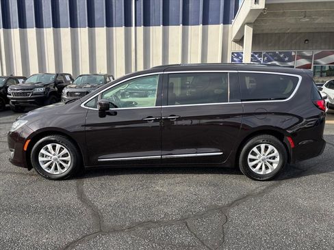 Used 2017 Chrysler Pacifica Touring-L image 23