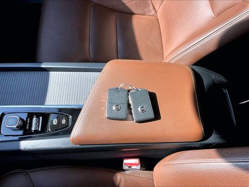 Used 2018 Volvo XC60 T6 Momentum w/ Convenience Package AWD/4WD image 13