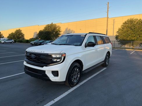 Used 2025 Ford Expedition Max Active image 9