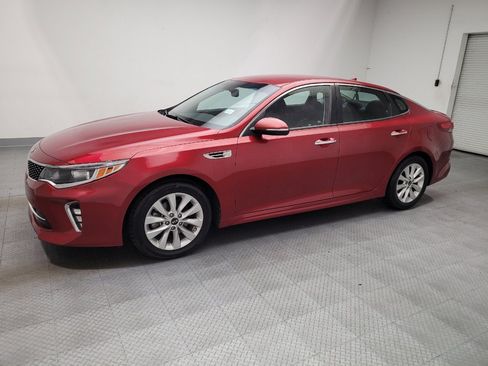 Used 2018 Kia Optima S FWD image 2