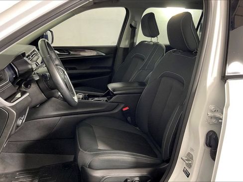 Used 2022 Jeep Grand Cherokee L Laredo w/ Luxury Tech Group I AWD/4WD image 31
