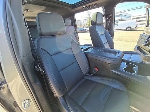 Used 2023 Chevrolet Suburban Z71 w/ Luxury Package image 27