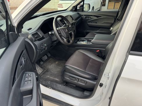 Used 2025 Honda Ridgeline Black Edition image 5