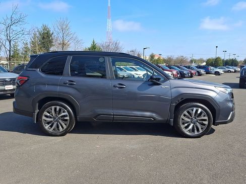 Used 2025 Subaru Forester Touring image 7