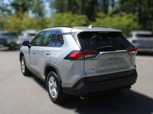 Used 2019 Toyota RAV4 XLE w/ Convenience Package AWD/4WD image 7