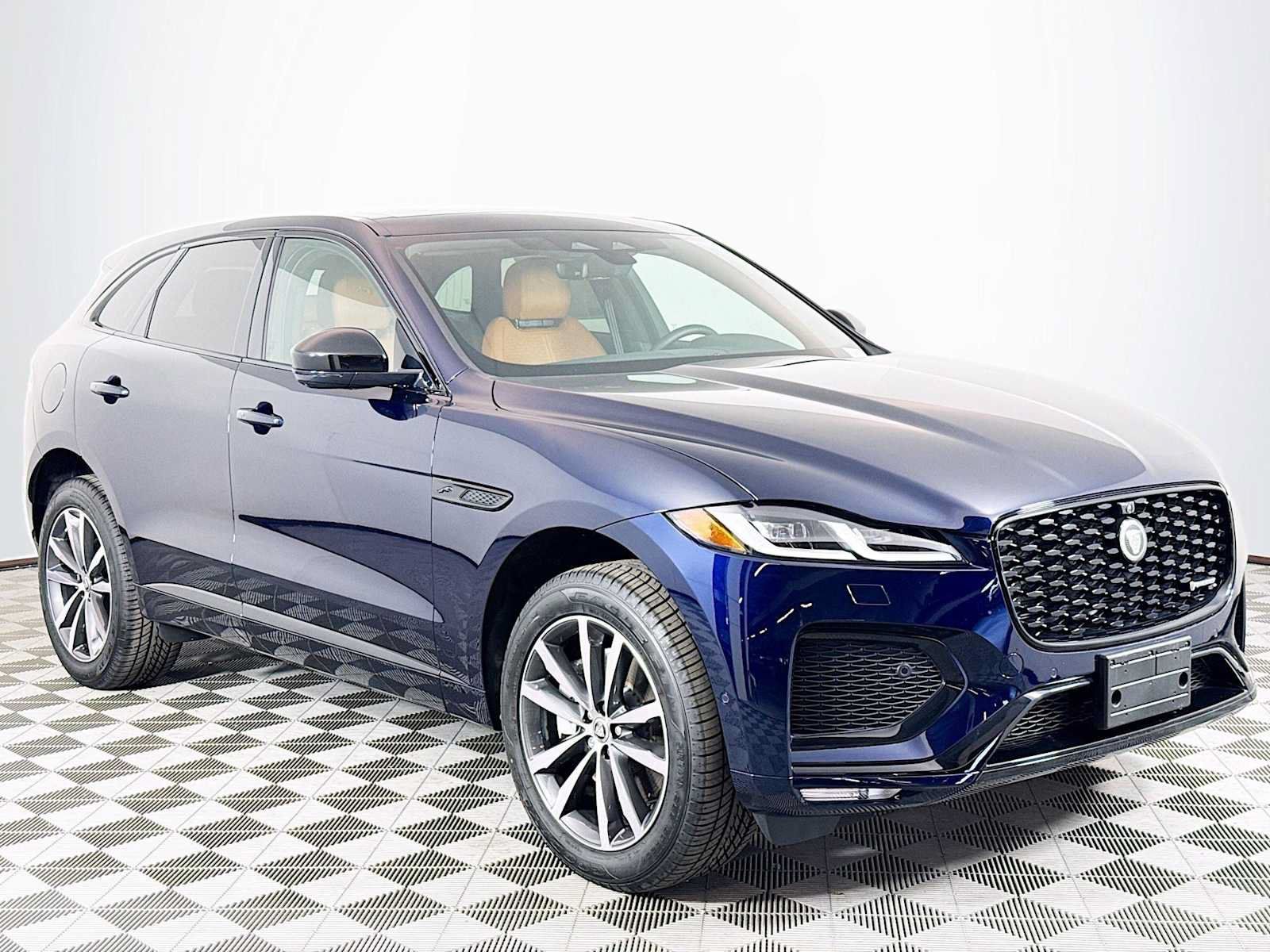 New 2025 Jaguar F-PACE R-Dynamic S AWD/4WD image 3