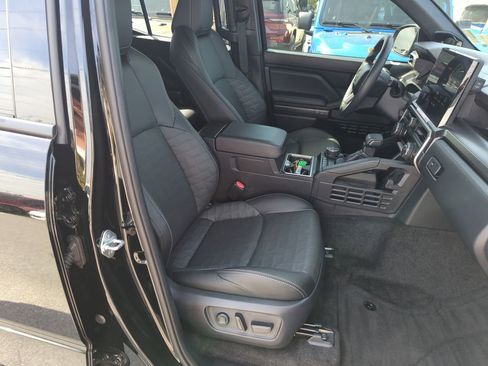 Used 2025 Toyota 4Runner TRD Off-Road Premium w/ Tow Technology Package image 36