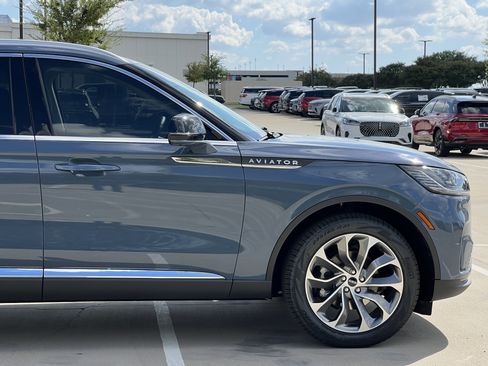 New 2025 Lincoln Aviator Reserve w/ Luxury Package image 12