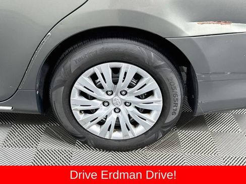 Used 2014 Toyota Camry LE FWD image 4