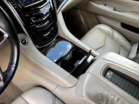 Used 2018 Cadillac Escalade 2WD image 21