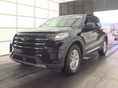 Used 2025 Ford Explorer Active AWD/4WD image 1