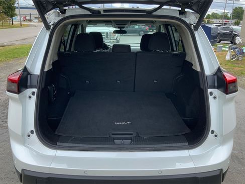 Used 2025 Nissan Rogue SV AWD/4WD image 12