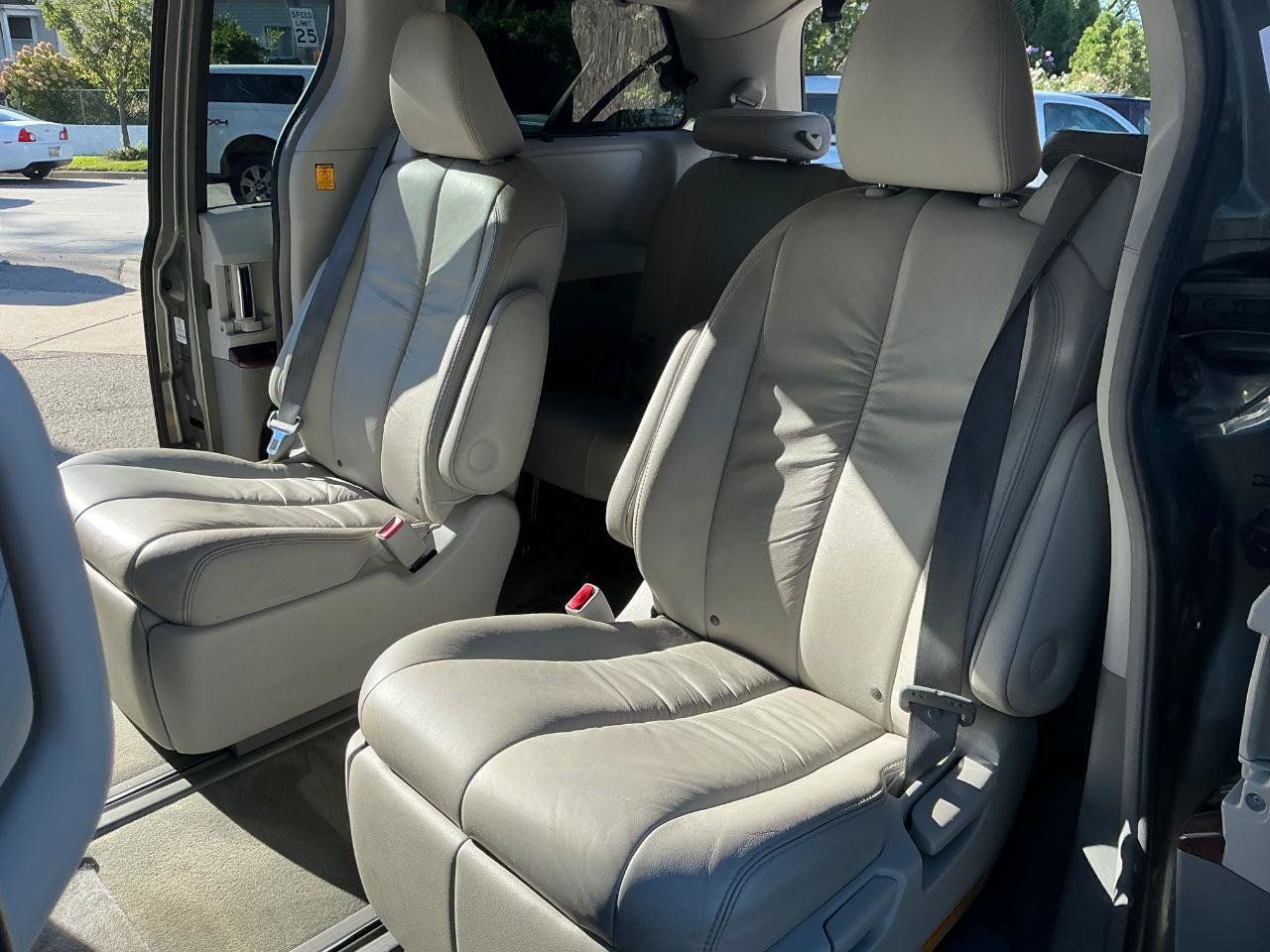 Used 2012 Toyota Sienna AWD image 14