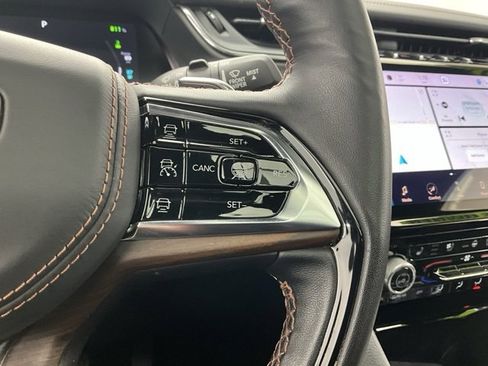 Used 2022 Jeep Grand Cherokee Summit w/ Luxury Tech Group V image 18