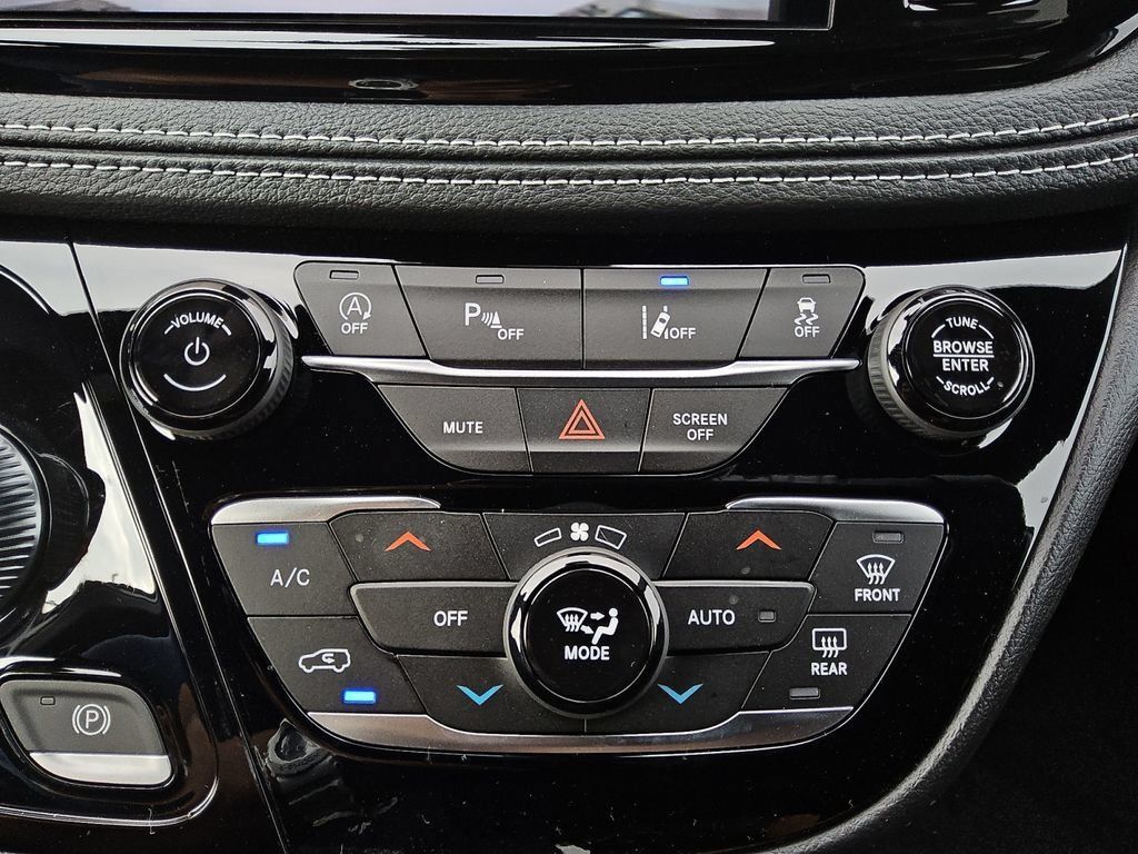 New 2027 Chrysler Pacifica Select w/ Family Tech Group FWD image 21