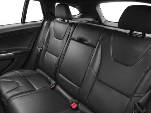 Used 2018 Volvo V60 T5 Dynamic w/ Protection Package image 11