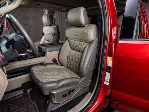 Used 2025 Ford F250 Platinum w/ Platinum Plus Package image 31