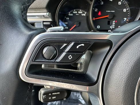 Certified 2020 Porsche Macan AWD/4WD image 25