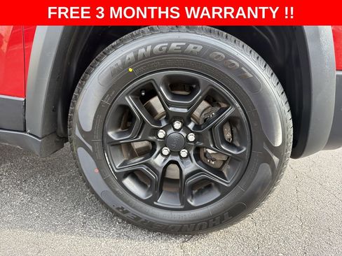 Used 2019 Jeep Cherokee Trailhawk AWD/4WD image 10