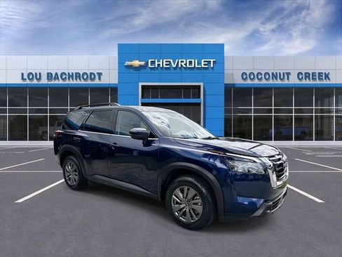 Used 2025 Nissan Pathfinder SV FWD image 2
