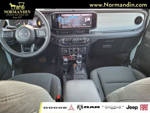 Used 2024 Jeep Wrangler Unlimited AWD/4WD image 6