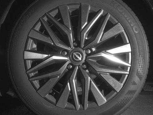 Used 2025 Nissan Altima 2.5 SV FWD image 11