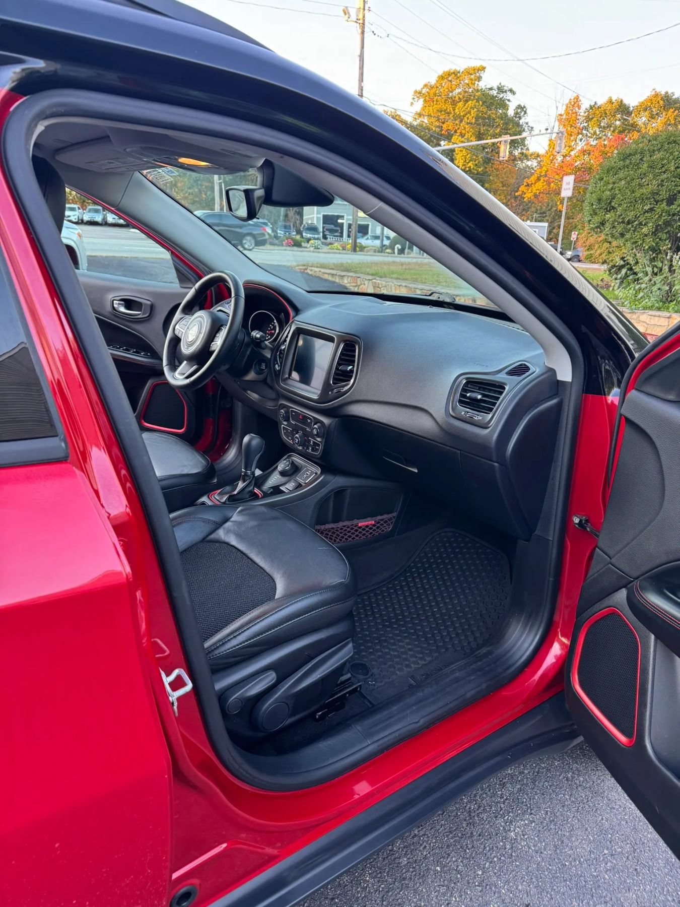 Used 2018 Jeep Compass Trailhawk w/ Cold Weather Group AWD/4WD image 28