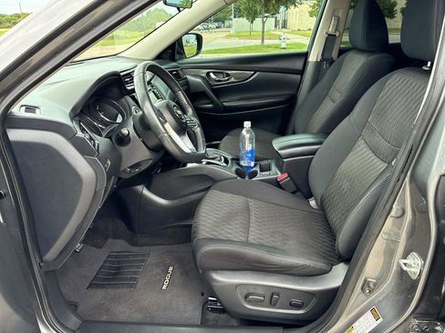 Used 2018 Nissan Rogue SV w/ Premium Package FWD image 20