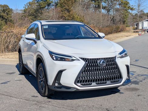 Used 2024 Lexus NX 250 NX 250 Premium image 3