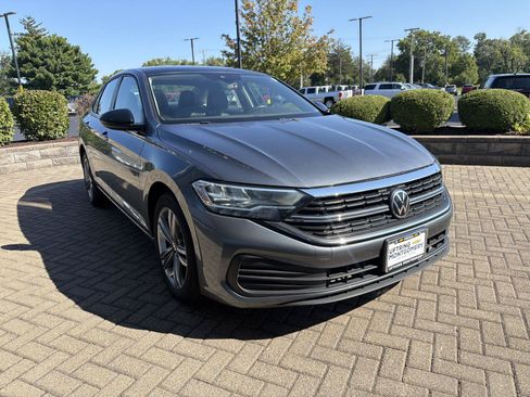 Used 2024 Volkswagen Jetta SE FWD image 7