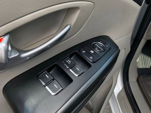 Used 2021 Kia Sedona LX image 11