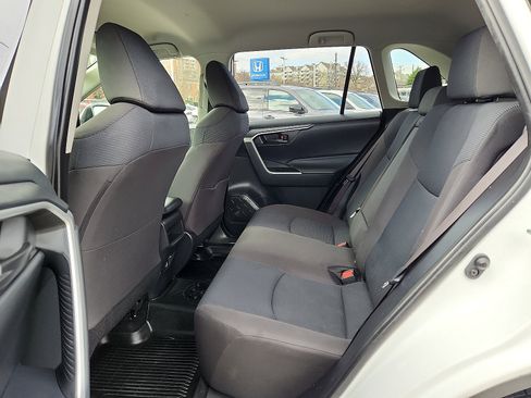 Used 2019 Toyota RAV4 LE image 10