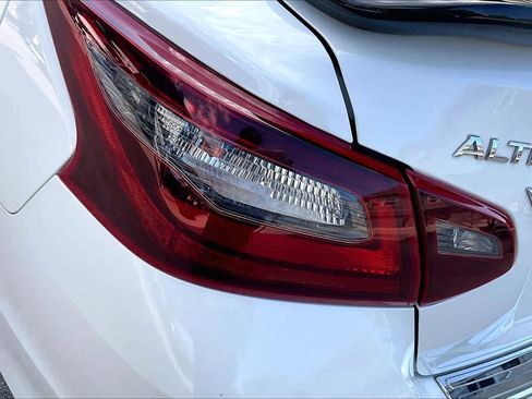 Used 2017 Nissan Altima 2.5 SR w/ Midnight Edition Package image 28