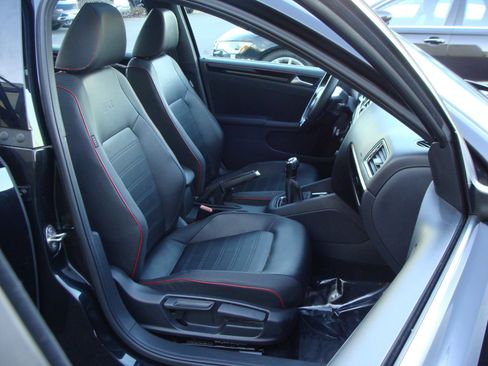 Used 2015 Volkswagen Jetta GLI SE image 10