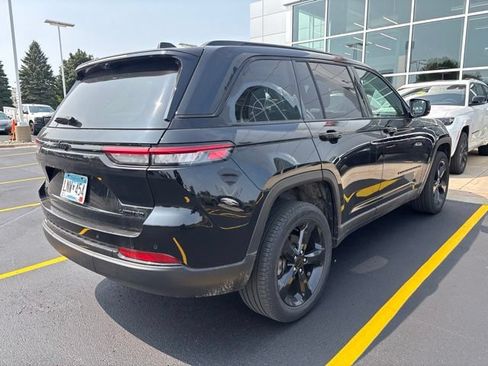 Used 2024 Jeep Grand Cherokee Limited w/ Luxury Tech Group II AWD/4WD image 2
