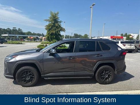 Used 2022 Toyota RAV4 LE FWD image 5