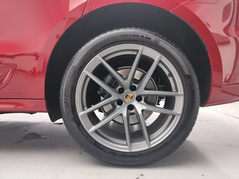 Certified 2025 Porsche Macan AWD/4WD image 29