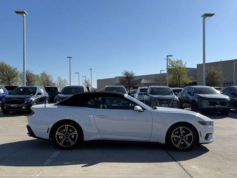 Used 2025 Ford Mustang Convertible RWD image 5