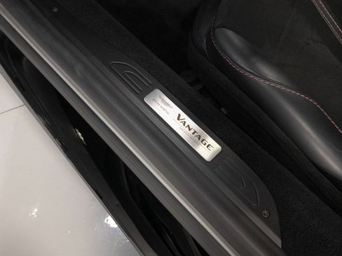 Used 2022 Aston Martin V8 Vantage Coupe image 36