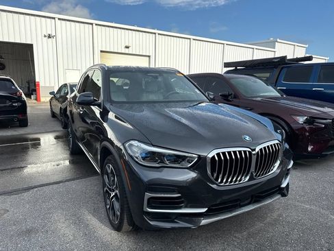 Used 2023 BMW X5 sDrive40i w/ Executive Package RWD image 3