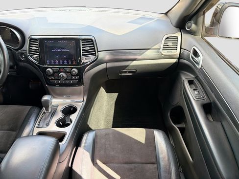 Used 2019 Jeep Grand Cherokee Altitude image 18