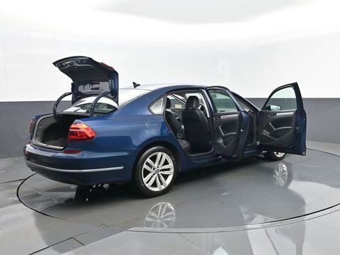 Used 2019 Volkswagen Passat 2.0T Wolfsburg image 30