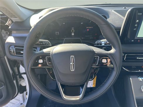 New 2026 Lincoln Aviator AWD image 13