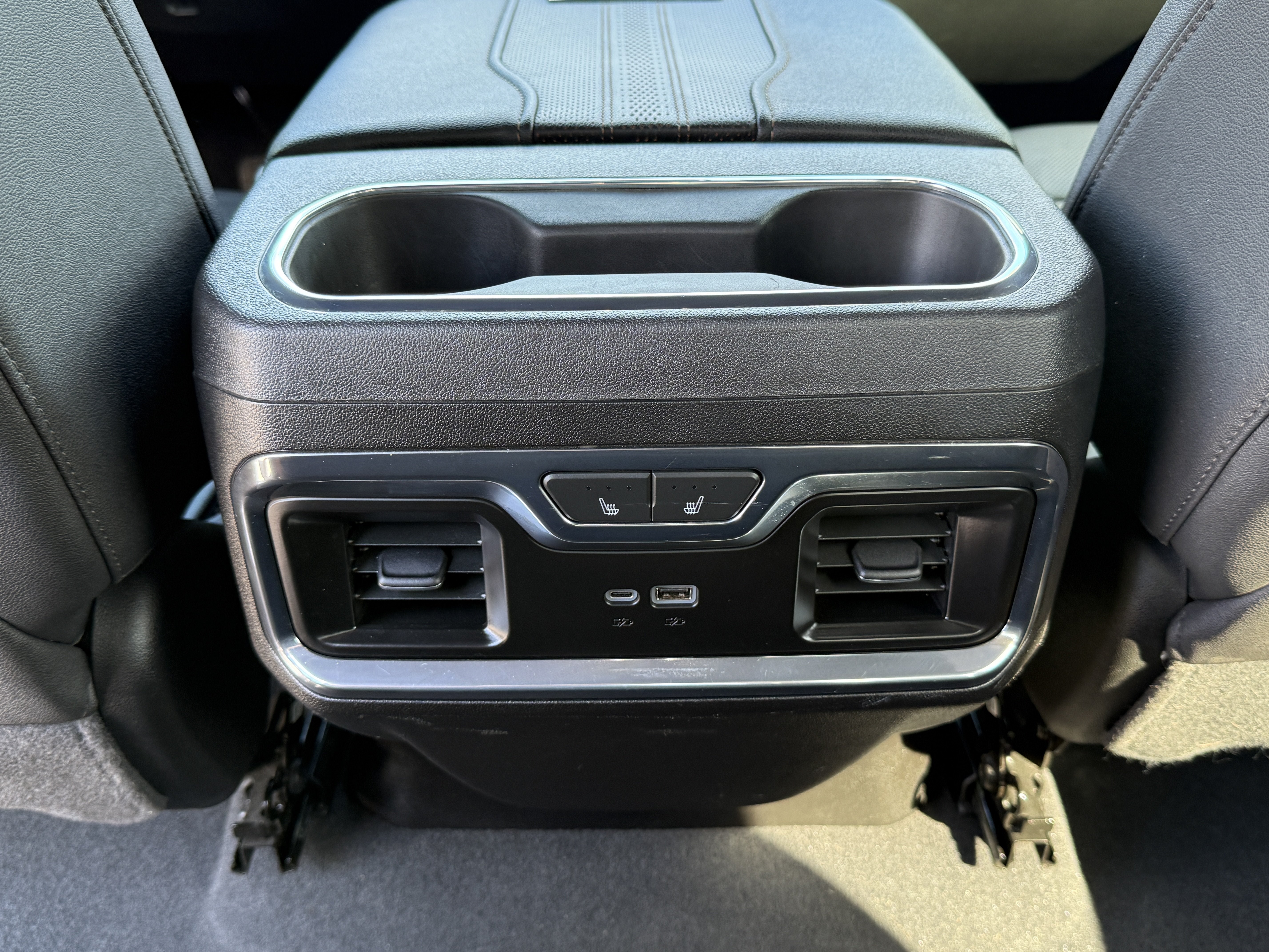Used 2024 Chevrolet Silverado 3500 High Country w/ Technology Package AWD/4WD image 17