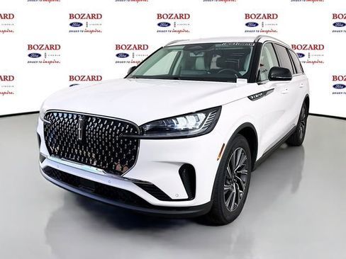 New 2026 Lincoln Aviator 2WD image 3